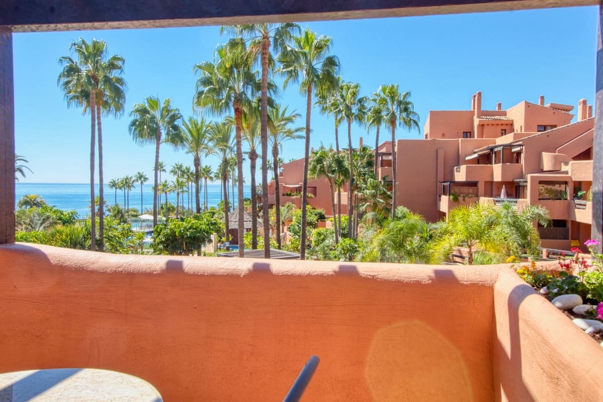 Apartamento de 2 habitaciones en Estepona en venta - 850.000 € (Ref: 9524838)