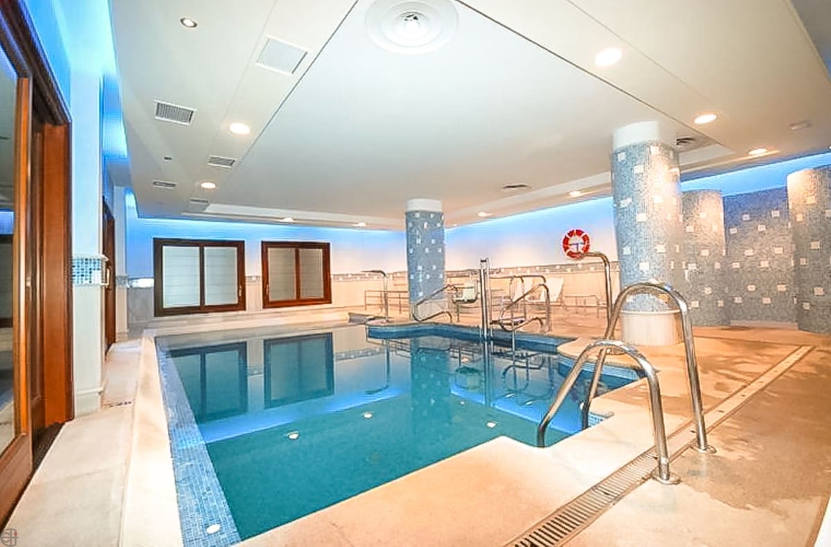 Apartamento de 2 habitaciones en Estepona en venta - 850.000 € (Ref: 9524838)