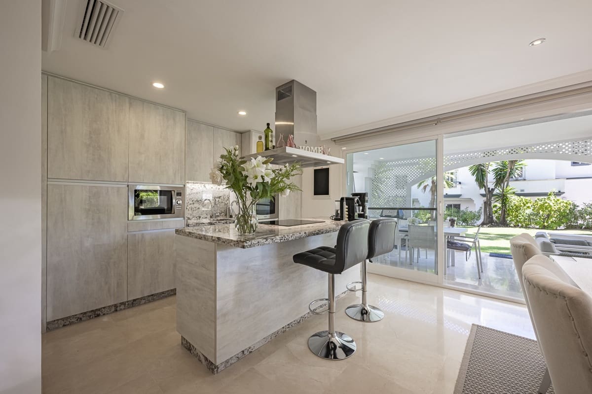 Apartamento de 3 habitaciones en Estepona en venta - 849.000 € (Ref: 9524840)