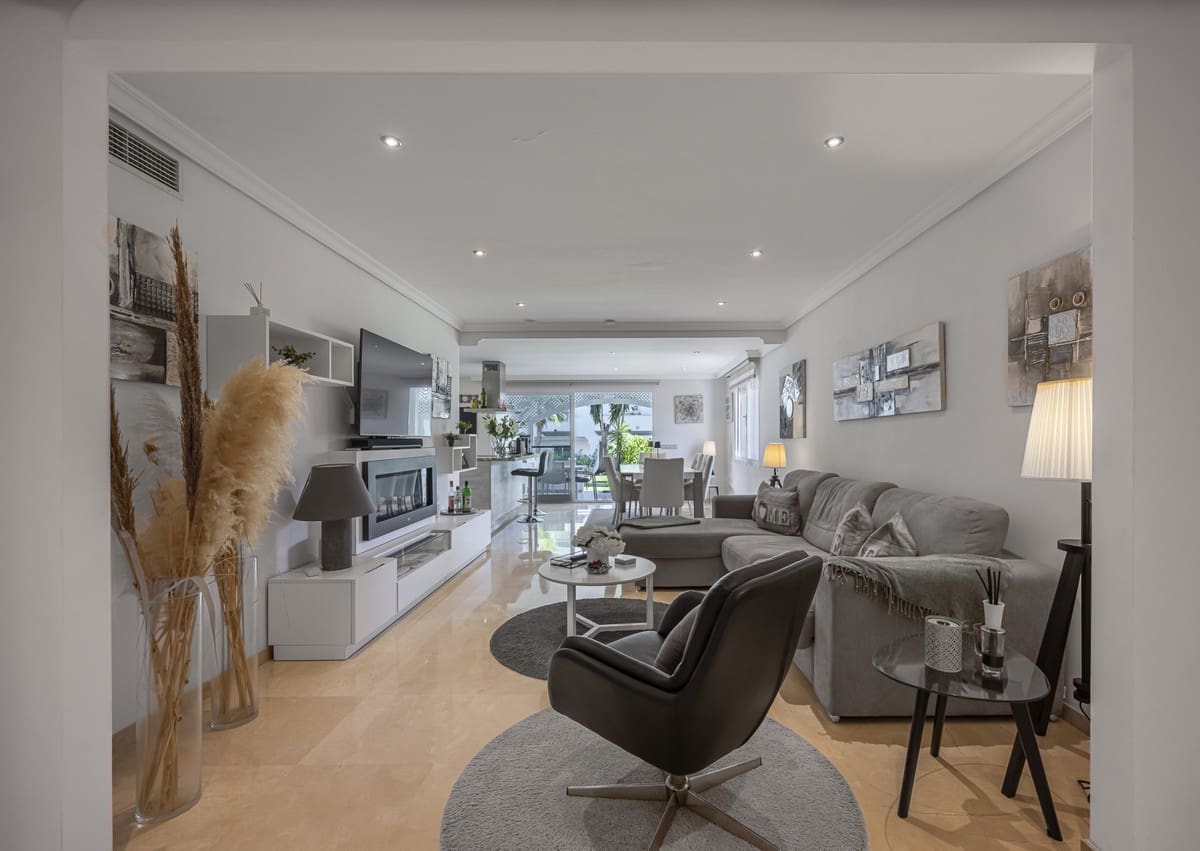 Apartamento de 3 habitaciones en Estepona en venta - 849.000 € (Ref: 9524840)