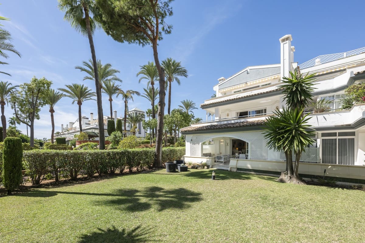 Apartamento de 3 habitaciones en Estepona en venta - 849.000 € (Ref: 9524840)