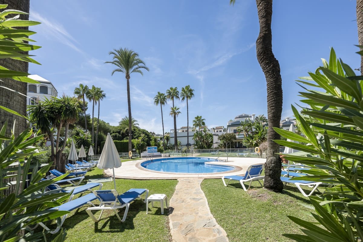 Apartamento de 3 habitaciones en Estepona en venta - 849.000 € (Ref: 9524840)