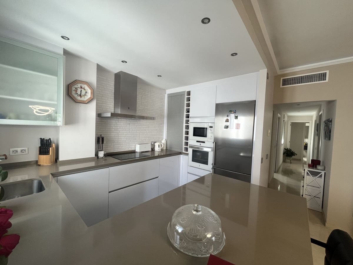 3 bedroom Apartment for sale in Estepona - € 845,000 (Ref: 9524841)