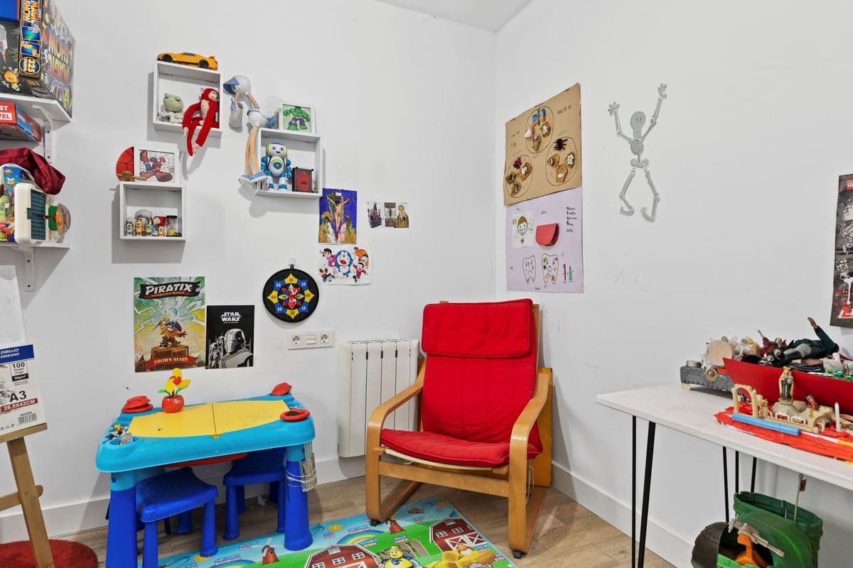 4 sovrum Villa till salu i Estepona med garage - 899 000 € (Ref: 9524843)