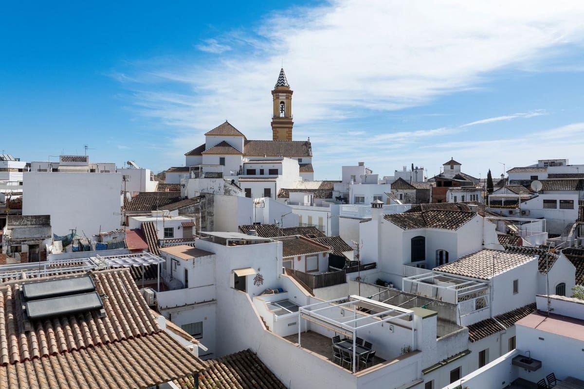 4 sovrum Villa till salu i Estepona med garage - 899 000 € (Ref: 9524843)