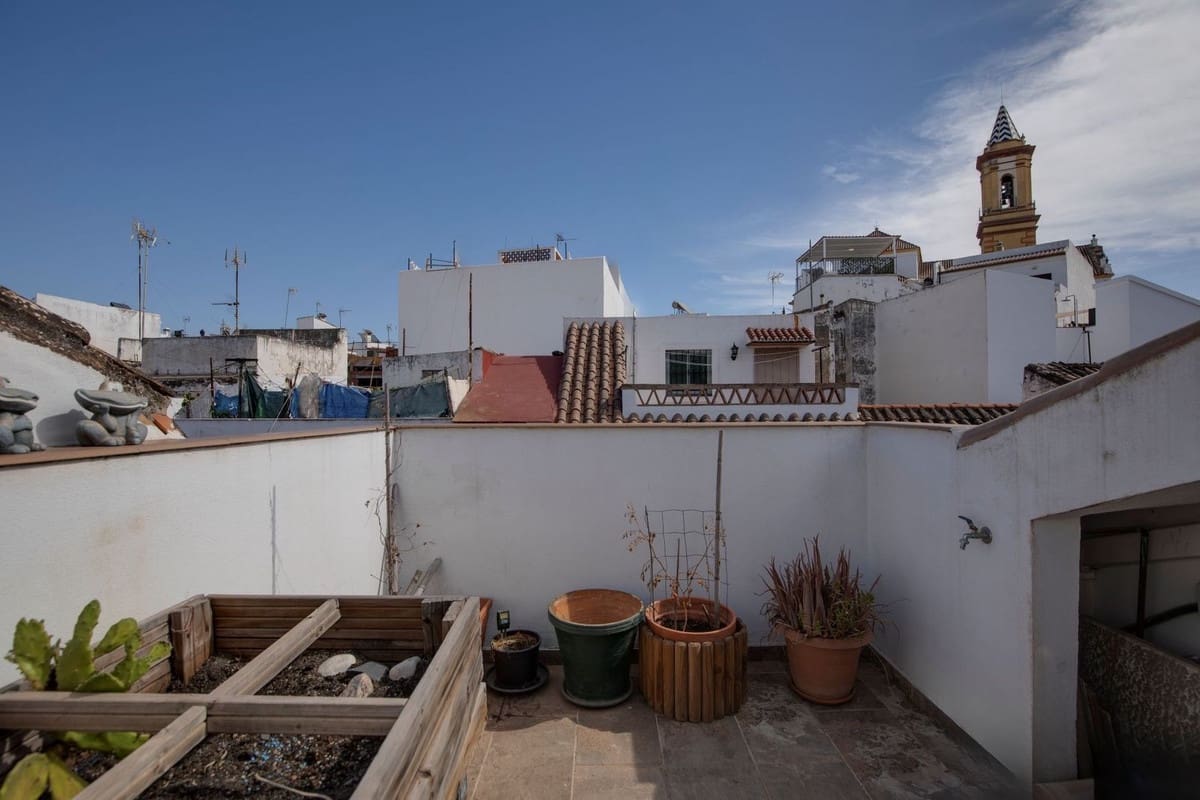 4 makuuhuone Huvila myytävänä paikassa Estepona mukana 
autotalli - 850 000 € (Ref: 9524843)