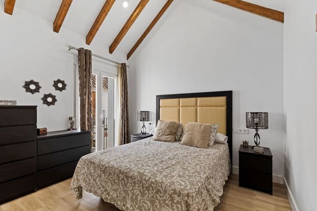 4 chambre Villa/Maison à vendre à Estepona avec garage - 850 000 € (Ref: 9524843)