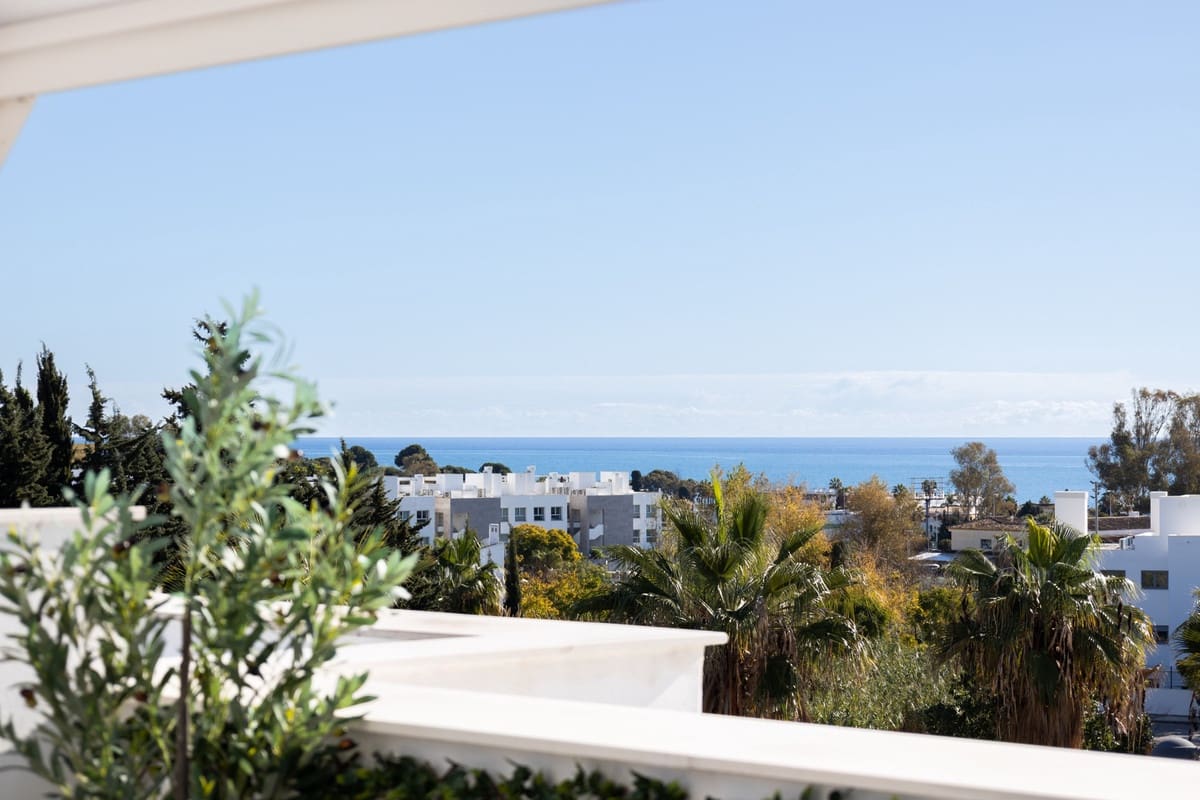 3 bedroom Townhouse for sale in Estepona - € 899,000 (Ref: 9524844)