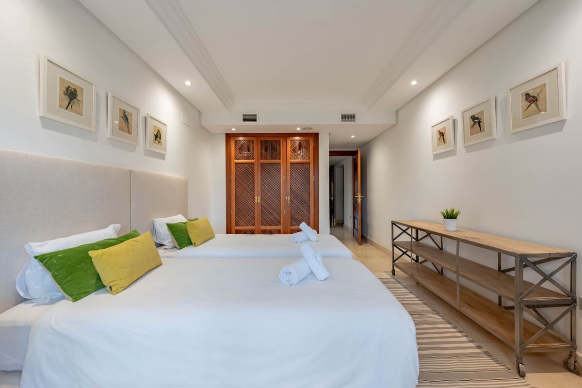 2 quarto Apartamento para venda em Estepona - 895 000 € (Ref: 9524846)