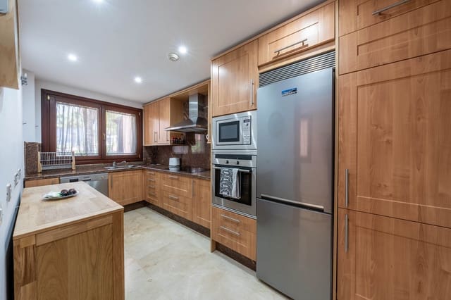 2 quarto Apartamento para venda em Estepona - 895 000 € (Ref: 9524846)