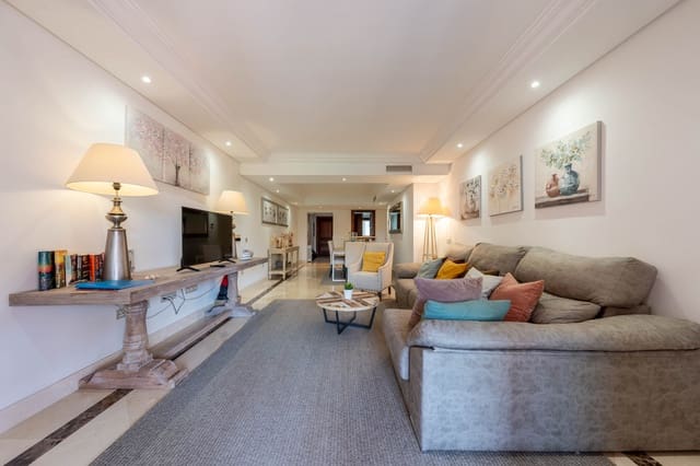 2 quarto Apartamento para venda em Estepona - 895 000 € (Ref: 9524846)