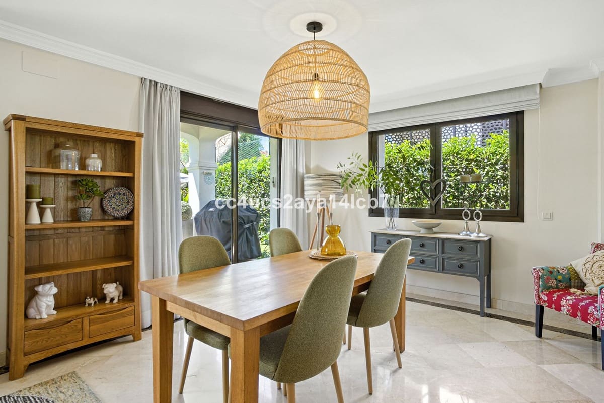 3 sovrum Villa till salu i Estepona - 945 000 € (Ref: 9524854)