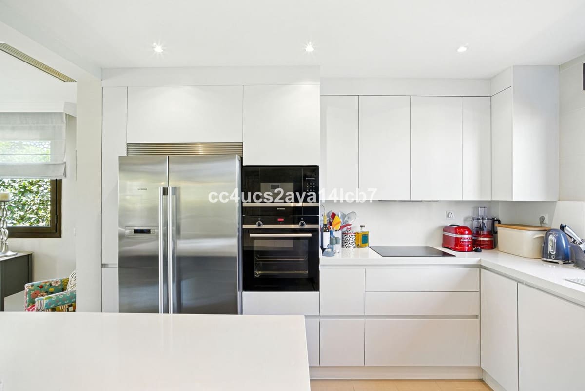 3 sovrum Villa till salu i Estepona - 945 000 € (Ref: 9524854)