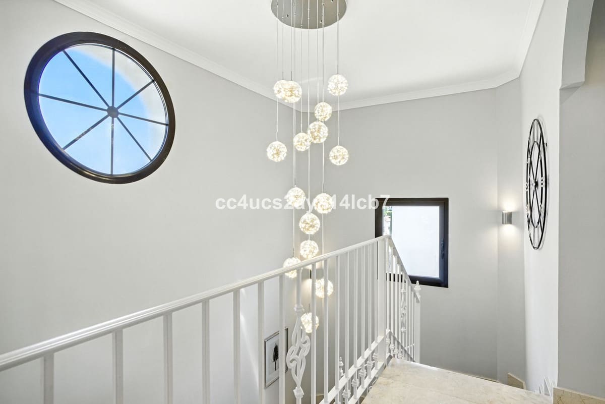 3 sovrum Villa till salu i Estepona - 945 000 € (Ref: 9524854)