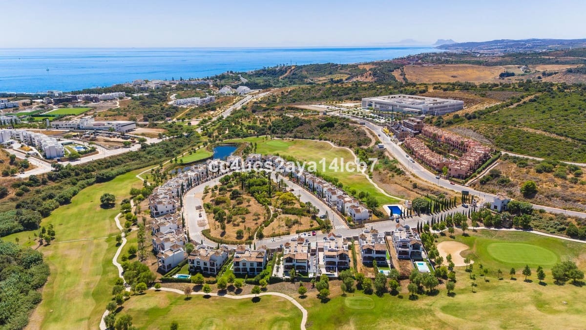 3 bedroom Villa for sale in Estepona - € 945,000 (Ref: 9524854)