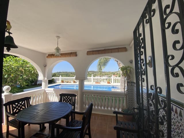 3 soveværelse Villa til salg i El Velerín, Estepona - € 1.075.000 (Ref: 9524857)