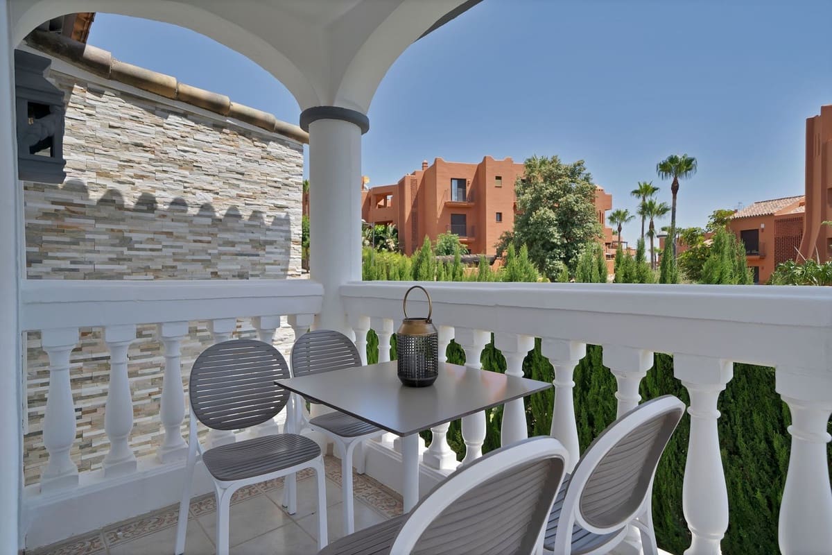 3 soveværelse Villa til salg i Estepona med garage - € 1.150.000 (Ref: 9524859)