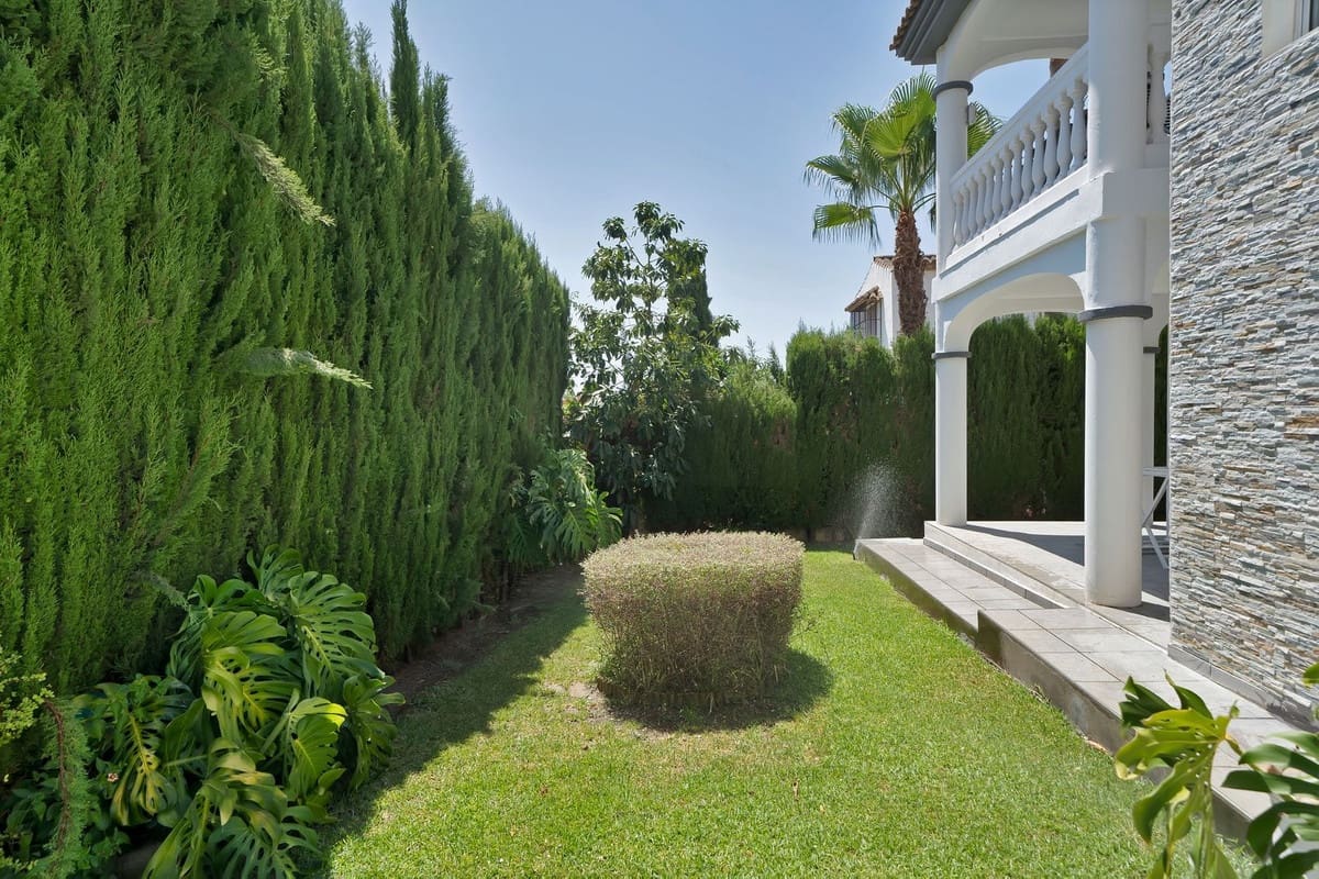 3 soveværelse Villa til salg i Estepona med garage - € 1.150.000 (Ref: 9524859)