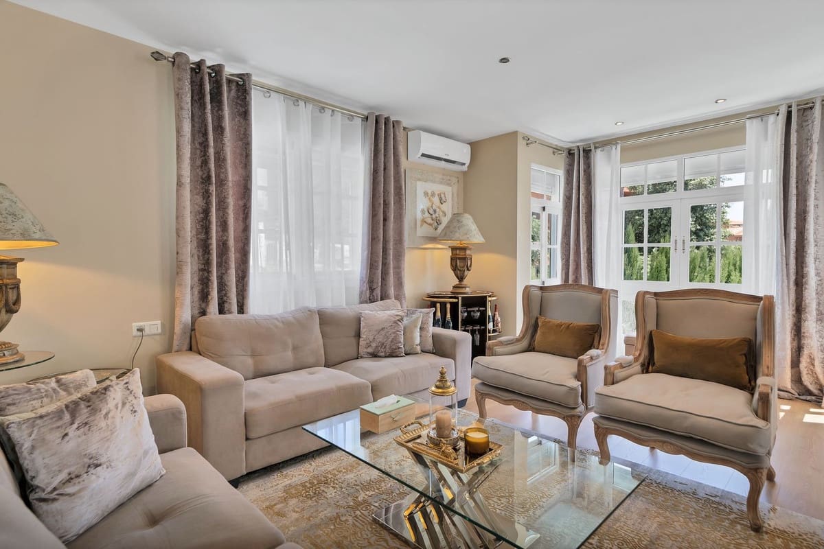 3 soverom Villa til salgs i Estepona med garasje - € 1 150 000 (Ref: 9524859)