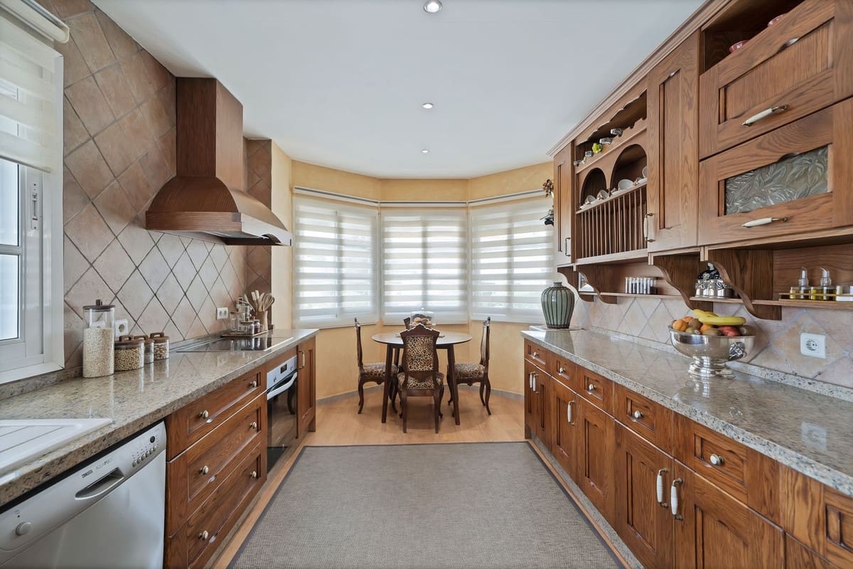 3 soverom Villa til salgs i Estepona med garasje - € 1 150 000 (Ref: 9524859)