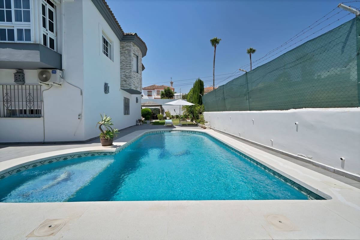 3 soverom Villa til salgs i Estepona med garasje - € 1 150 000 (Ref: 9524859)