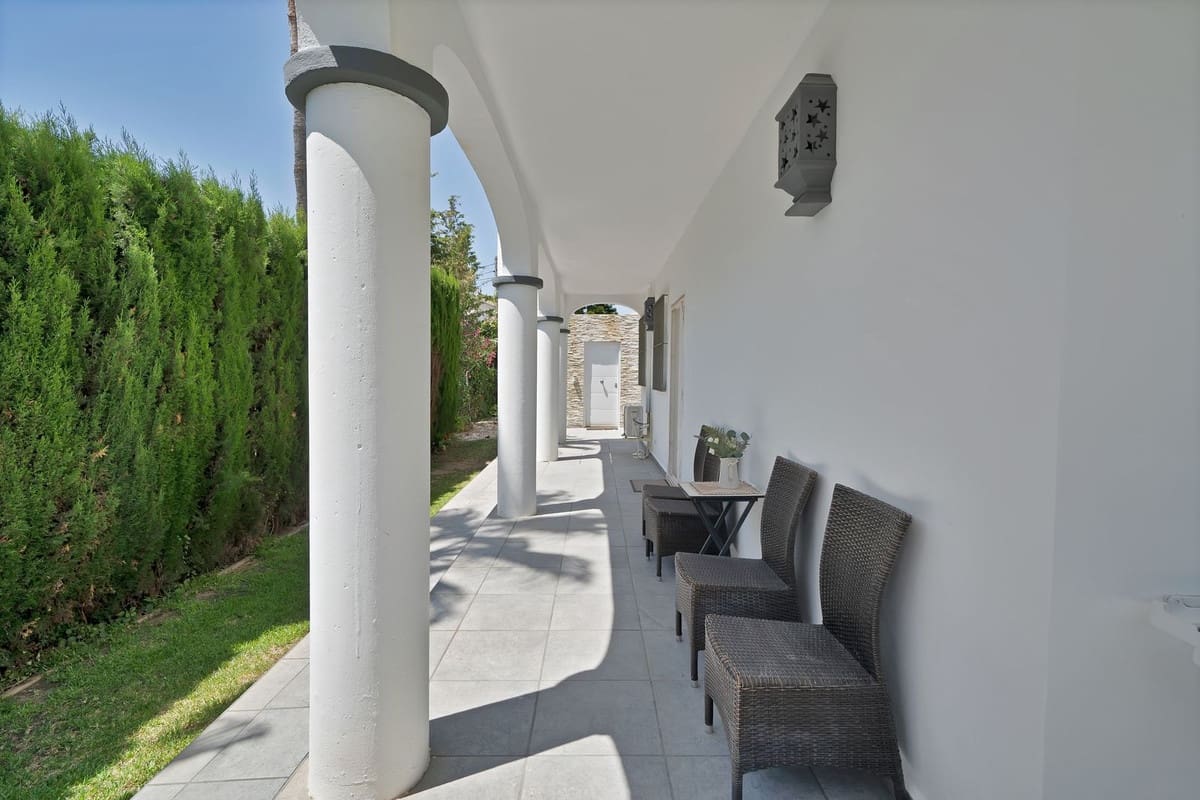 3 soverom Villa til salgs i Estepona med garasje - € 1 150 000 (Ref: 9524859)