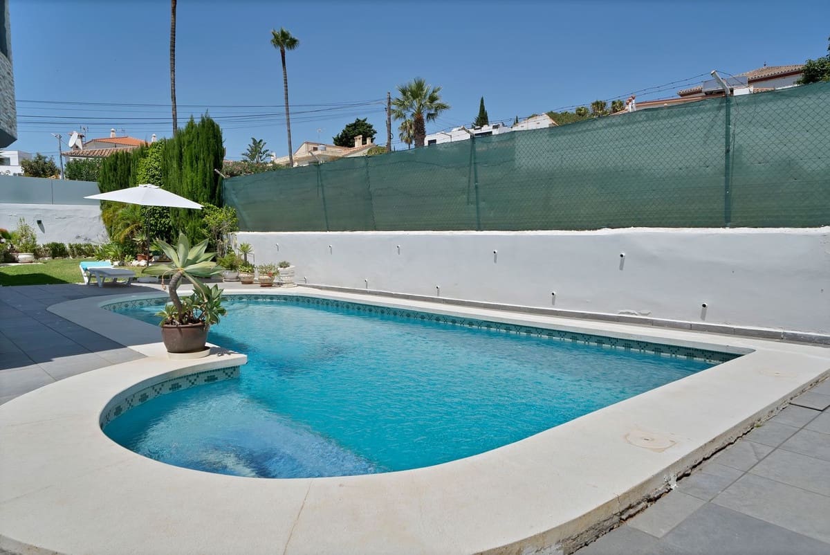 3 soverom Villa til salgs i Estepona med garasje - € 1 150 000 (Ref: 9524859)