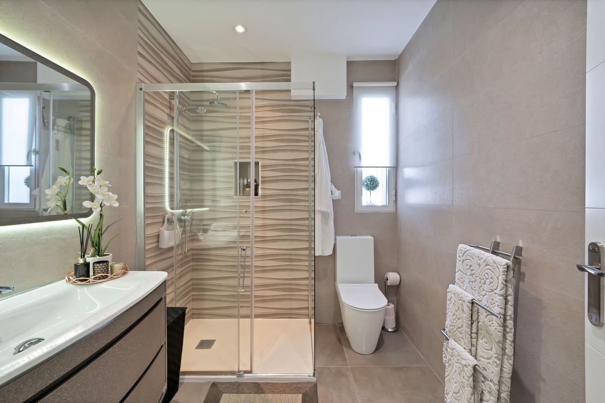 3 bedroom Villa for sale in Estepona with garage - € 1,150,000 (Ref: 9524859)