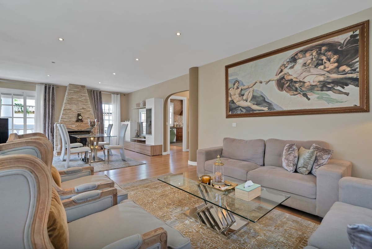 3 bedroom Villa for sale in Estepona with garage - € 1,150,000 (Ref: 9524859)