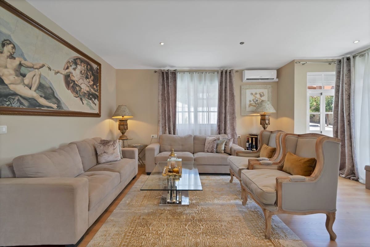 3 bedroom Villa for sale in Estepona with garage - € 1,150,000 (Ref: 9524859)
