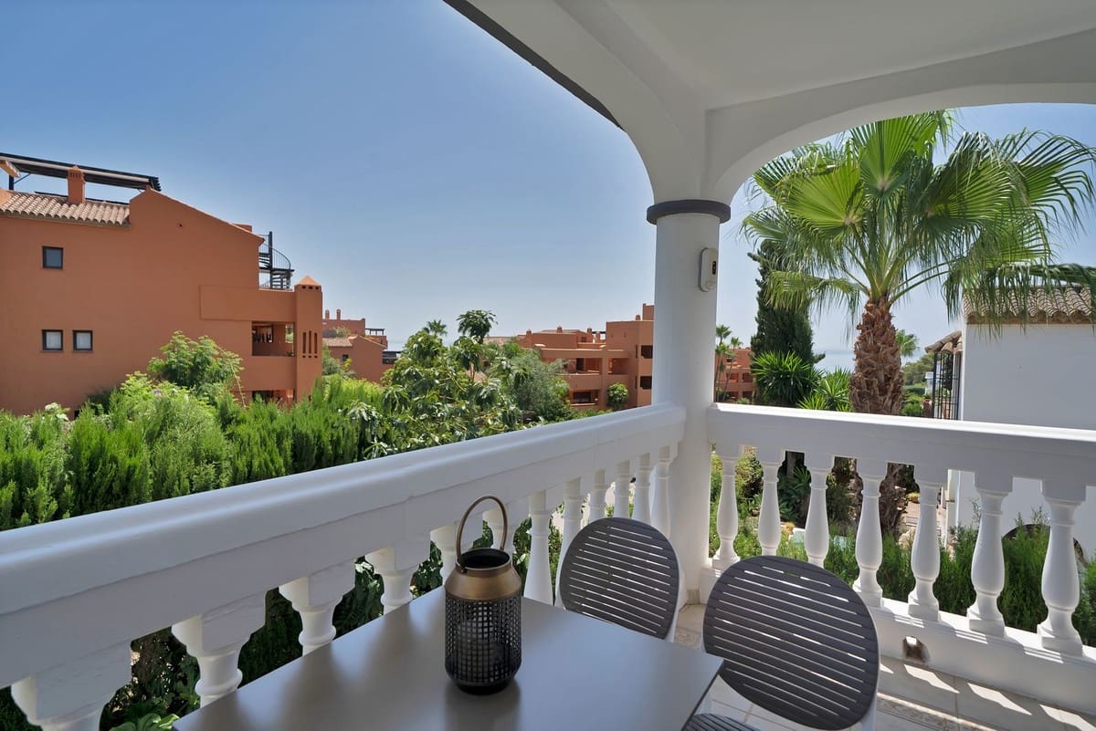 3 bedroom Villa for sale in Estepona with garage - € 1,150,000 (Ref: 9524859)