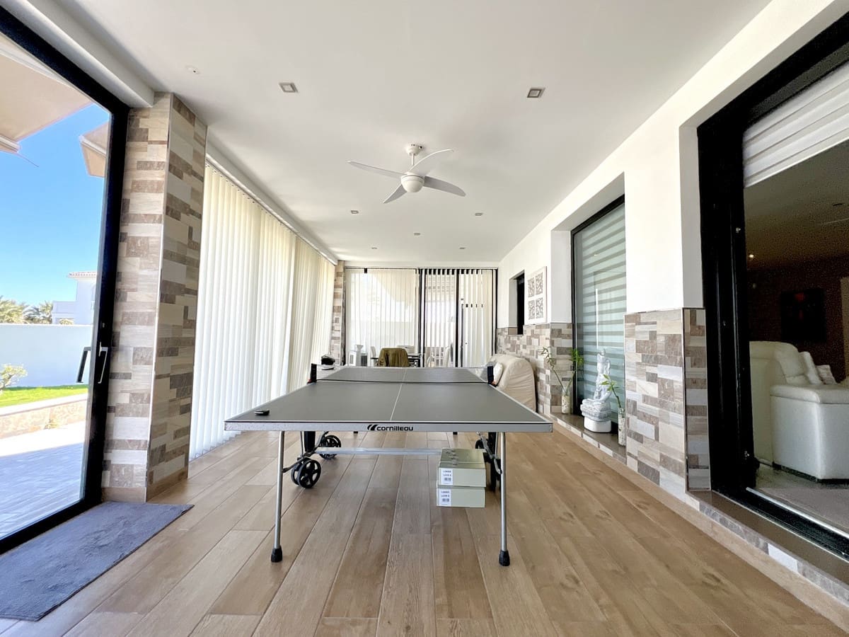 3 soveværelse Villa til salg i Estepona - € 1.150.000 (Ref: 9524860)