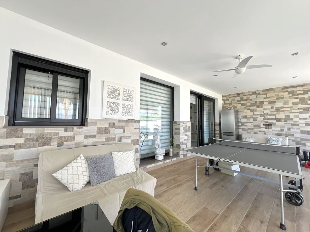 3 soveværelse Villa til salg i Estepona - € 1.150.000 (Ref: 9524860)