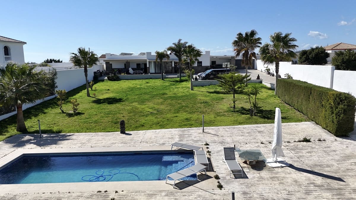 3 soveværelse Villa til salg i Estepona - € 1.150.000 (Ref: 9524860)