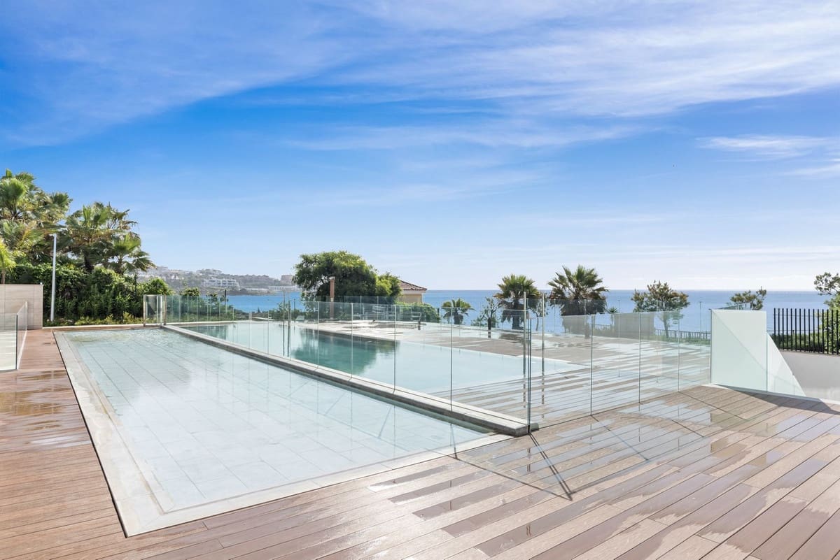 2 soveværelse Lejlighed til salg i Estepona - € 1.350.000 (Ref: 9524862)