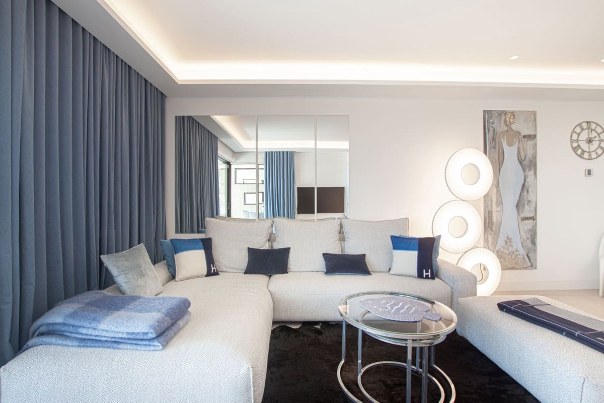 Apartamento de 2 habitaciones en Estepona en venta - 1.295.000 € (Ref: 9524863)