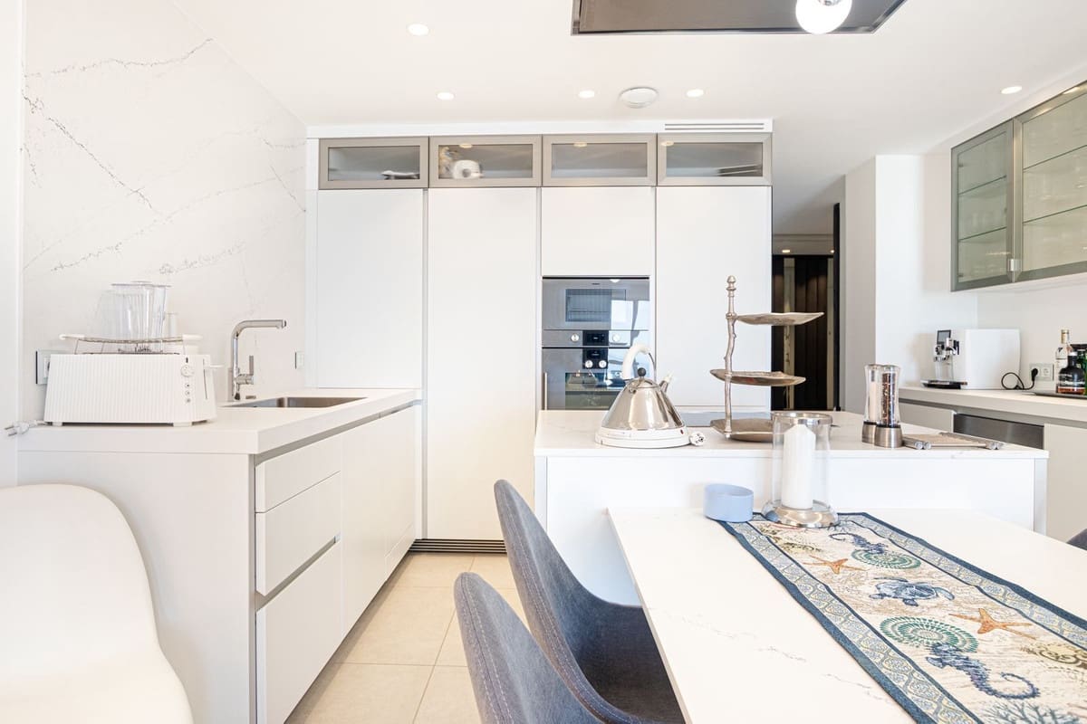 Apartamento de 2 habitaciones en Estepona en venta - 1.295.000 € (Ref: 9524863)