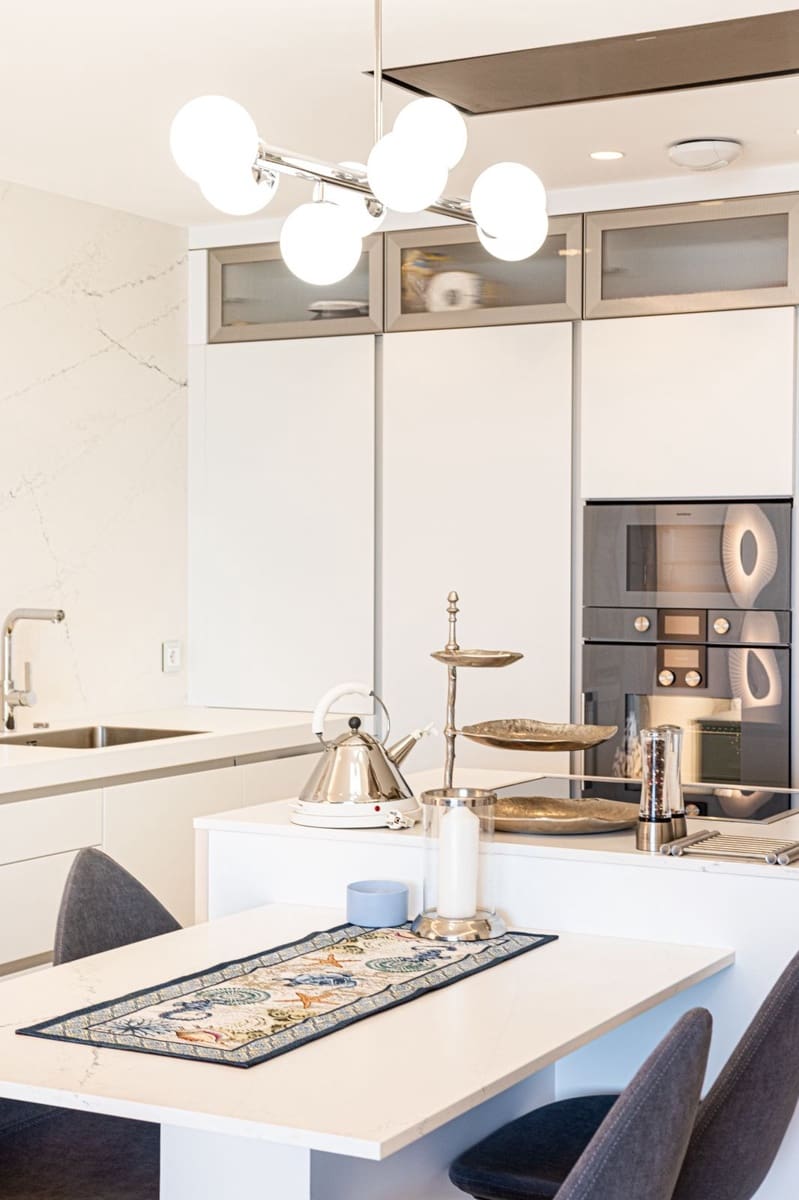 Apartamento de 2 habitaciones en Estepona en venta - 1.295.000 € (Ref: 9524863)