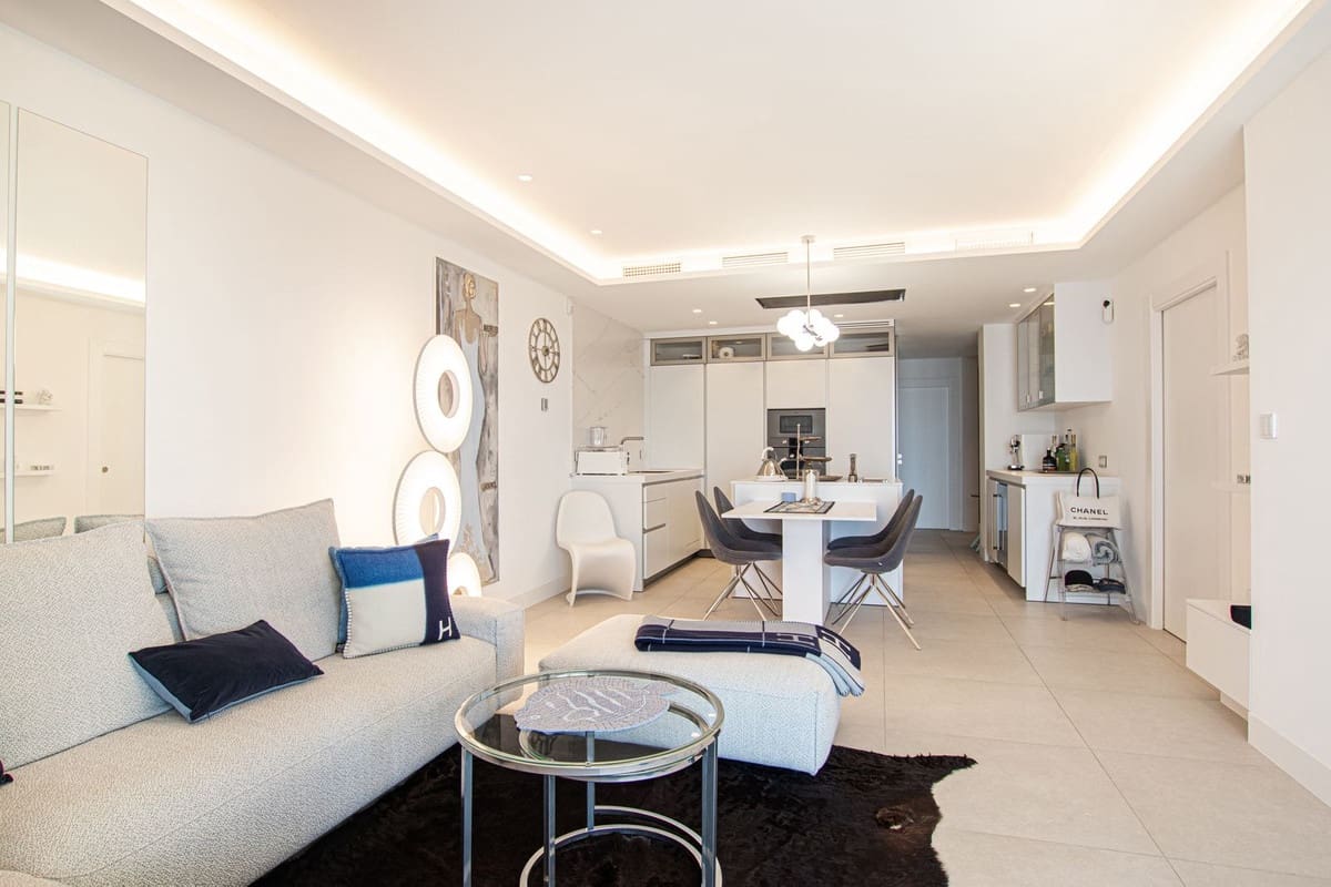Apartamento de 2 habitaciones en Estepona en venta - 1.295.000 € (Ref: 9524863)