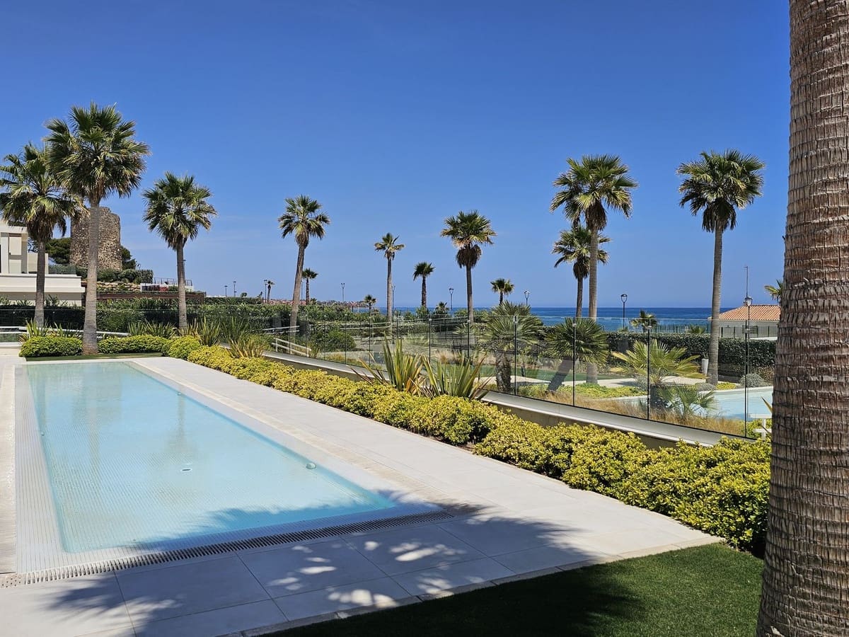 Apartamento de 2 habitaciones en Estepona en venta - 1.295.000 € (Ref: 9524863)