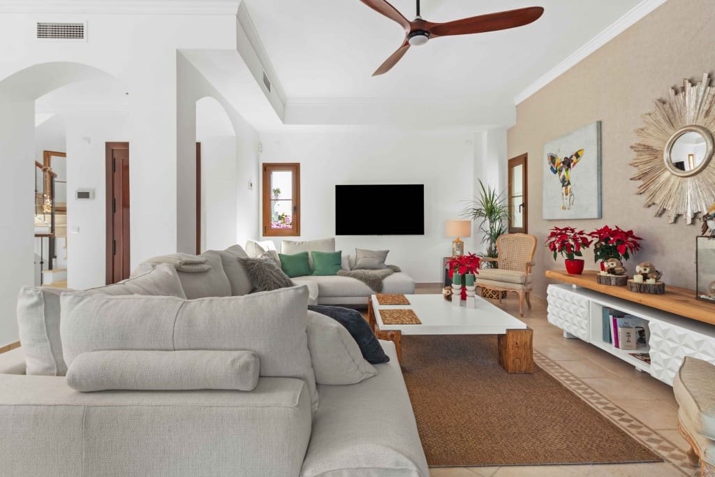 4 soveværelse Villa til salg i New Golden Mile med garage - € 1.299.000 (Ref: 9524865)