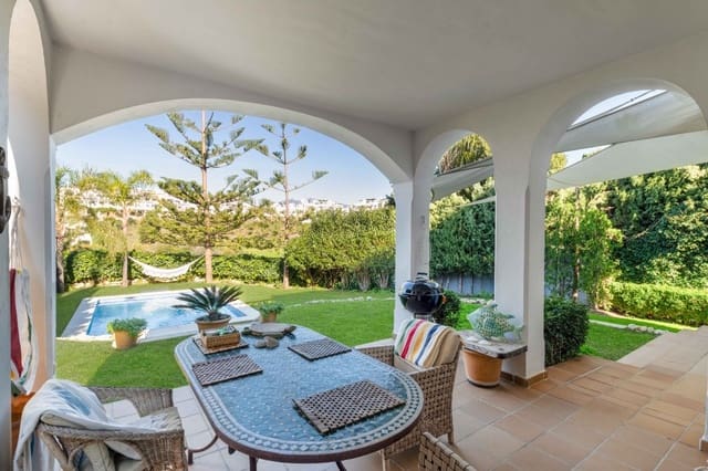 4 sovrum Villa till salu i New Golden Mile, Estepona med garage - 1 199 000 € (Ref: 9524865)