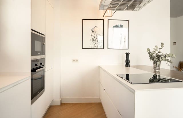 4 soveværelse Villa til salg i Estepona - € 1.295.000 (Ref: 9524866)