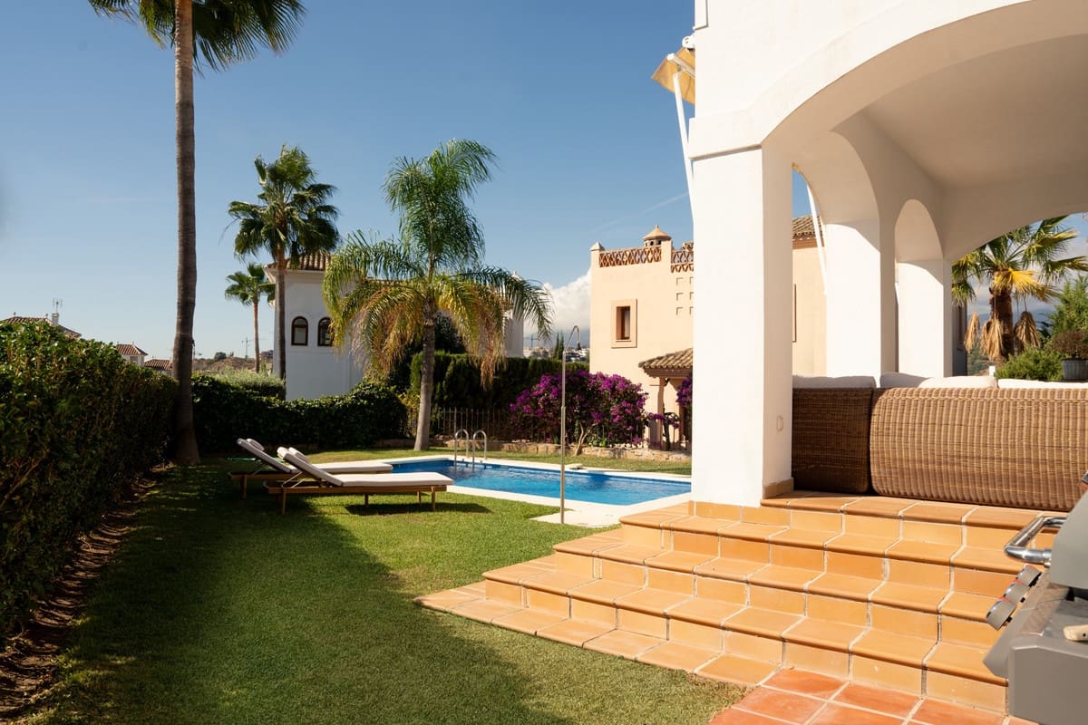 4 soveværelse Villa til salg i Estepona - € 1.295.000 (Ref: 9524866)
