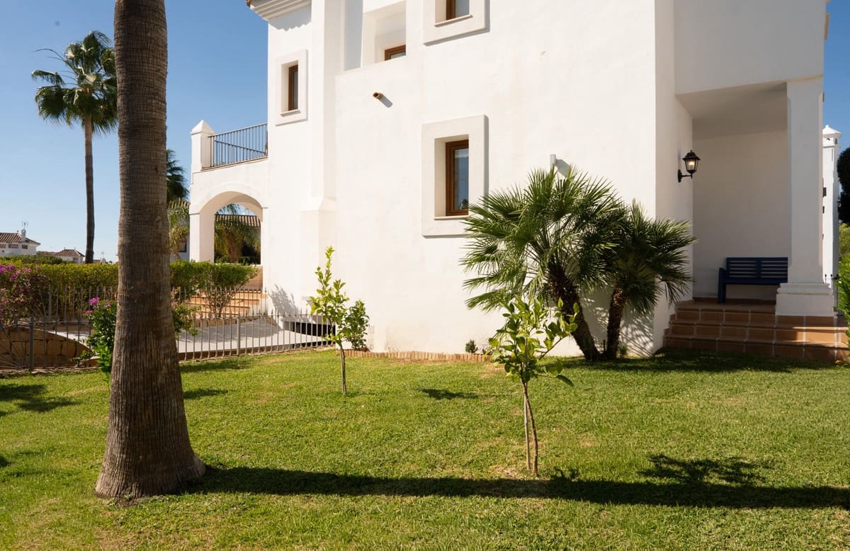 4 soveværelse Villa til salg i Estepona - € 1.295.000 (Ref: 9524866)