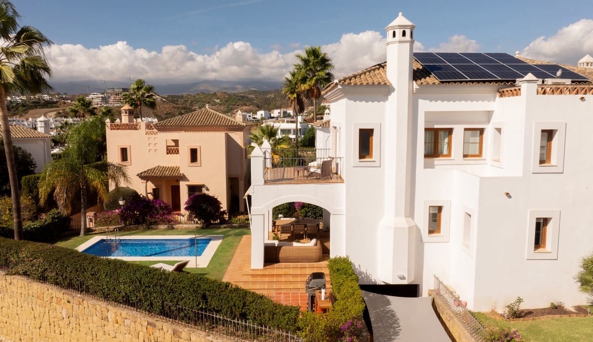 4 soveværelse Villa til salg i Estepona - € 1.295.000 (Ref: 9524866)
