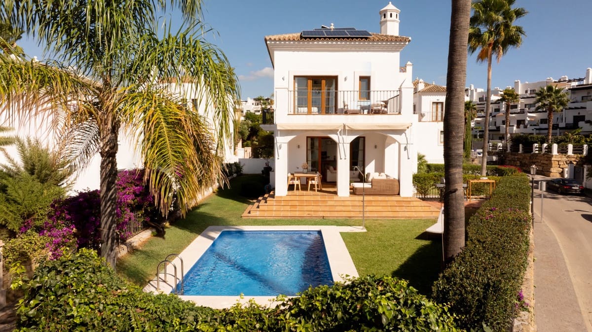 4 soveværelse Villa til salg i Estepona - € 1.295.000 (Ref: 9524866)