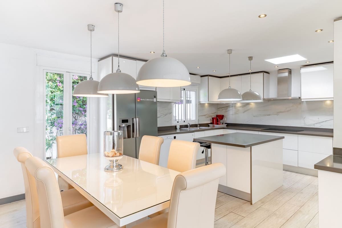 5 soveværelse Villa til salg i Estepona med garage - € 1.295.000 (Ref: 9524867)