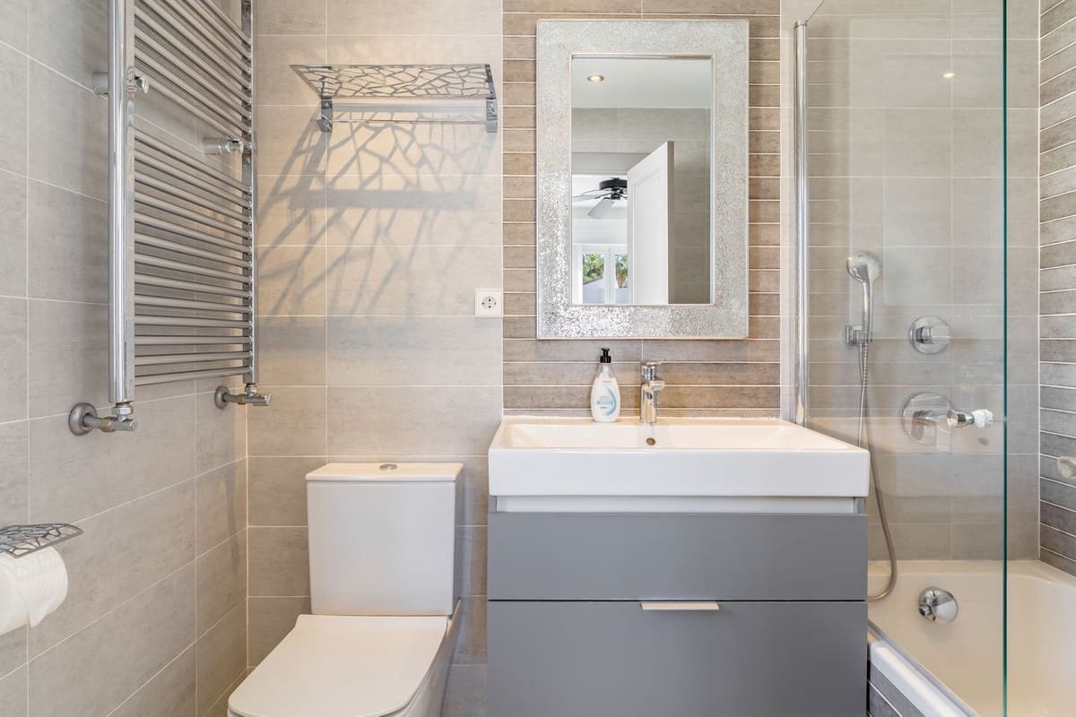 5 soveværelse Villa til salg i Estepona med garage - € 1.295.000 (Ref: 9524867)