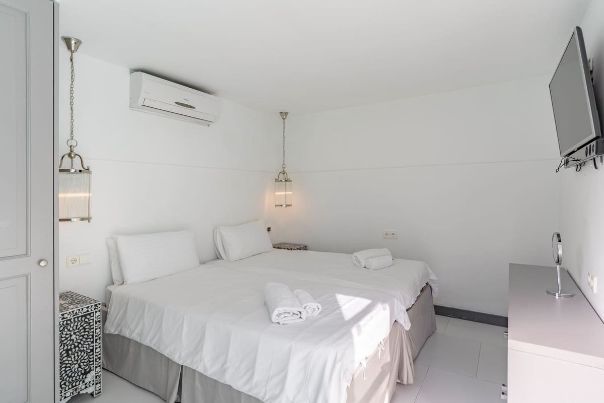 5 soveværelse Villa til salg i Estepona med garage - € 1.295.000 (Ref: 9524867)